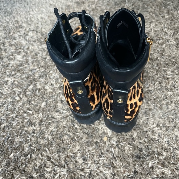 Michael Kors Cheetah Print Size 9 - Picture 5 of 5